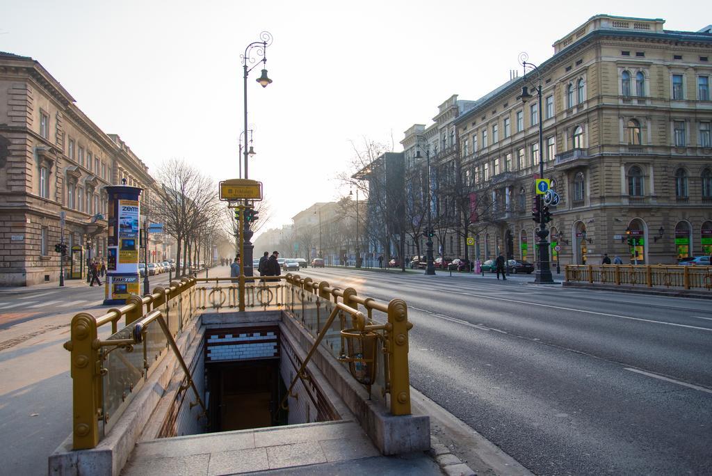 Home, Far Away From Home Budapeste Exterior foto