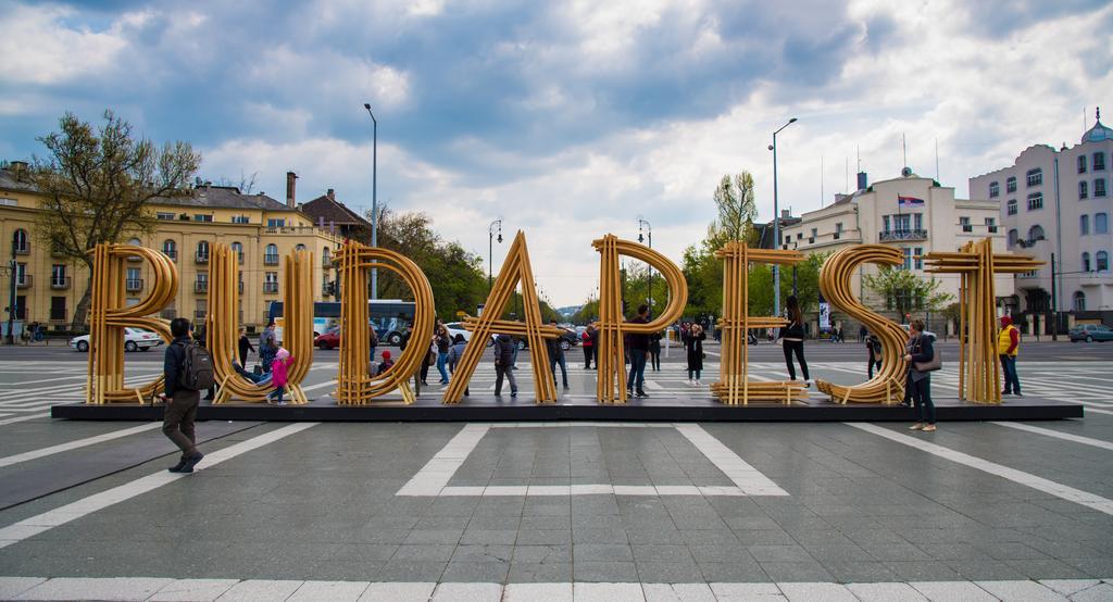 Home, Far Away From Home Budapeste Exterior foto